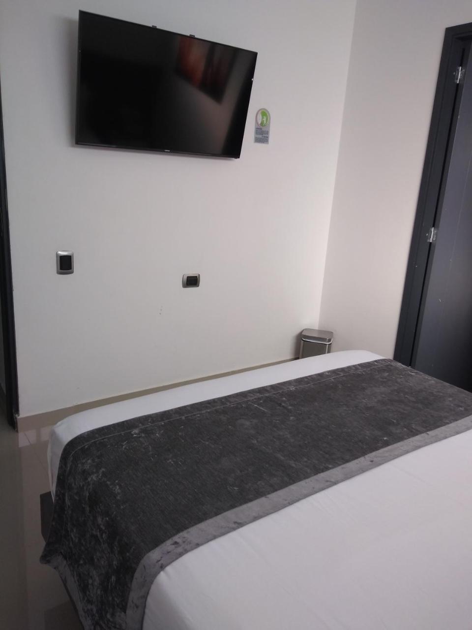 Calle 10 Express Hotel Medellin Exterior photo