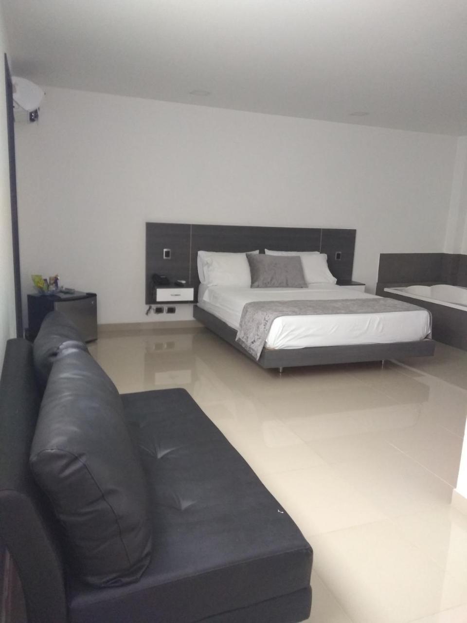 Calle 10 Express Hotel Medellin Exterior photo